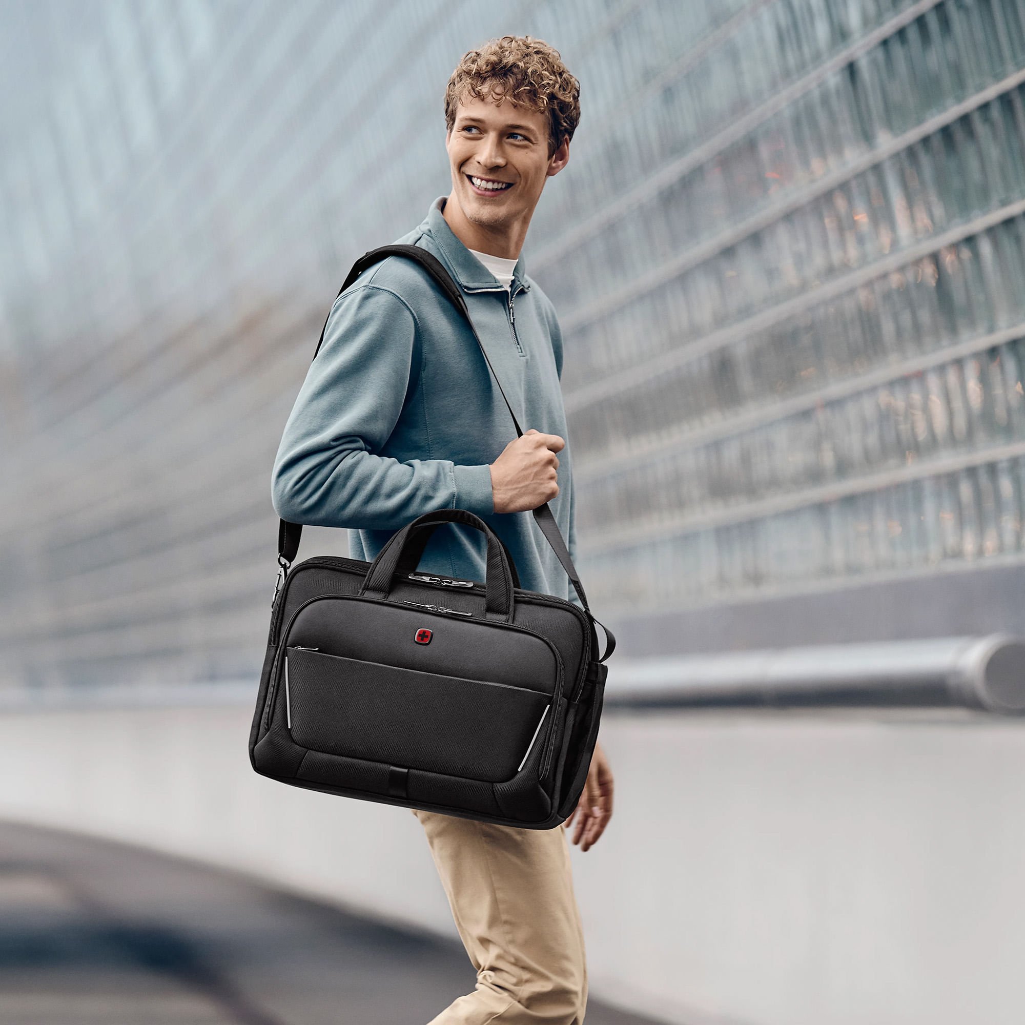 METEOR | PASTA PARA NOTEBOOK 16–17” COM BOLSO PARA TABLET Preto 13