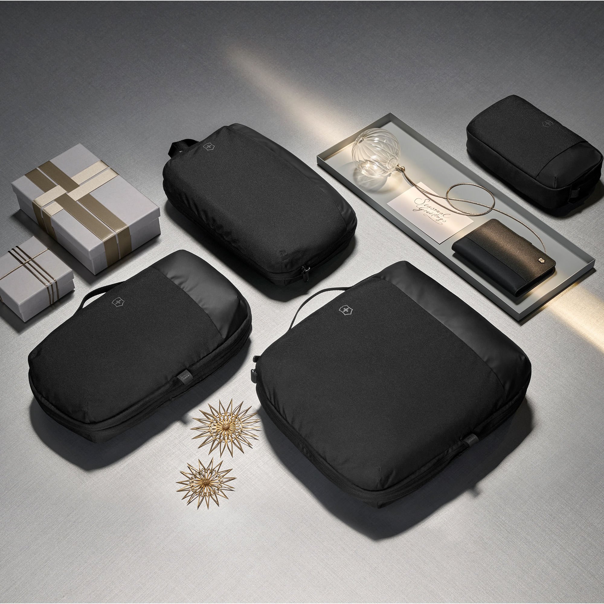 TRAVEL ESSENTIALS | NECESSAIRE COMPACTO COM BOLSOS INTERNOS Preto 4