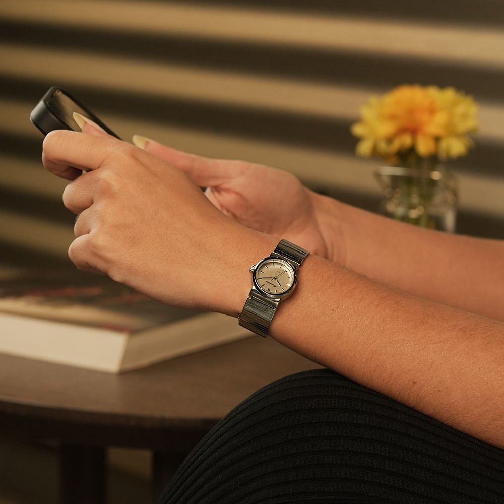 Relógio Feminino Prata Pulseira Estilo Bracelete Prata 3