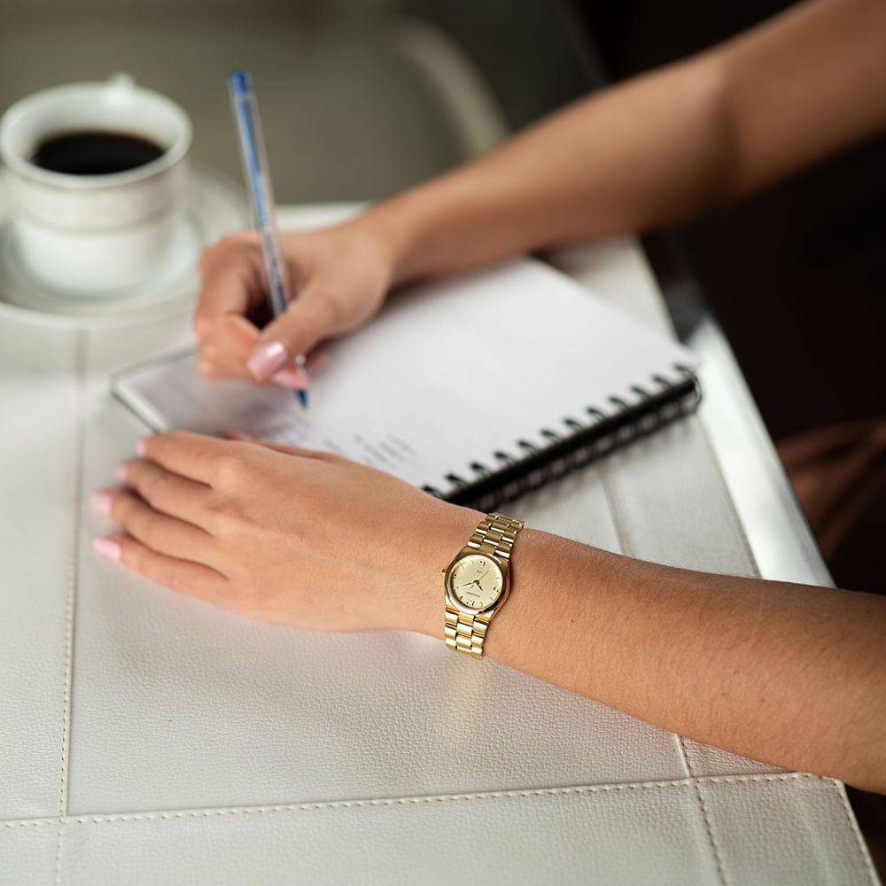 Kit Relógio Feminino Dourado Aço Escovado com Colar Cristais Dourado 4