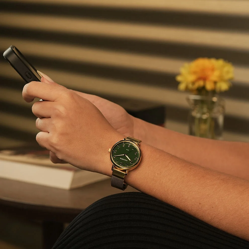 Relógio Feminino Mostrador Verde Esmaltado Malha de Aço Dourado 3