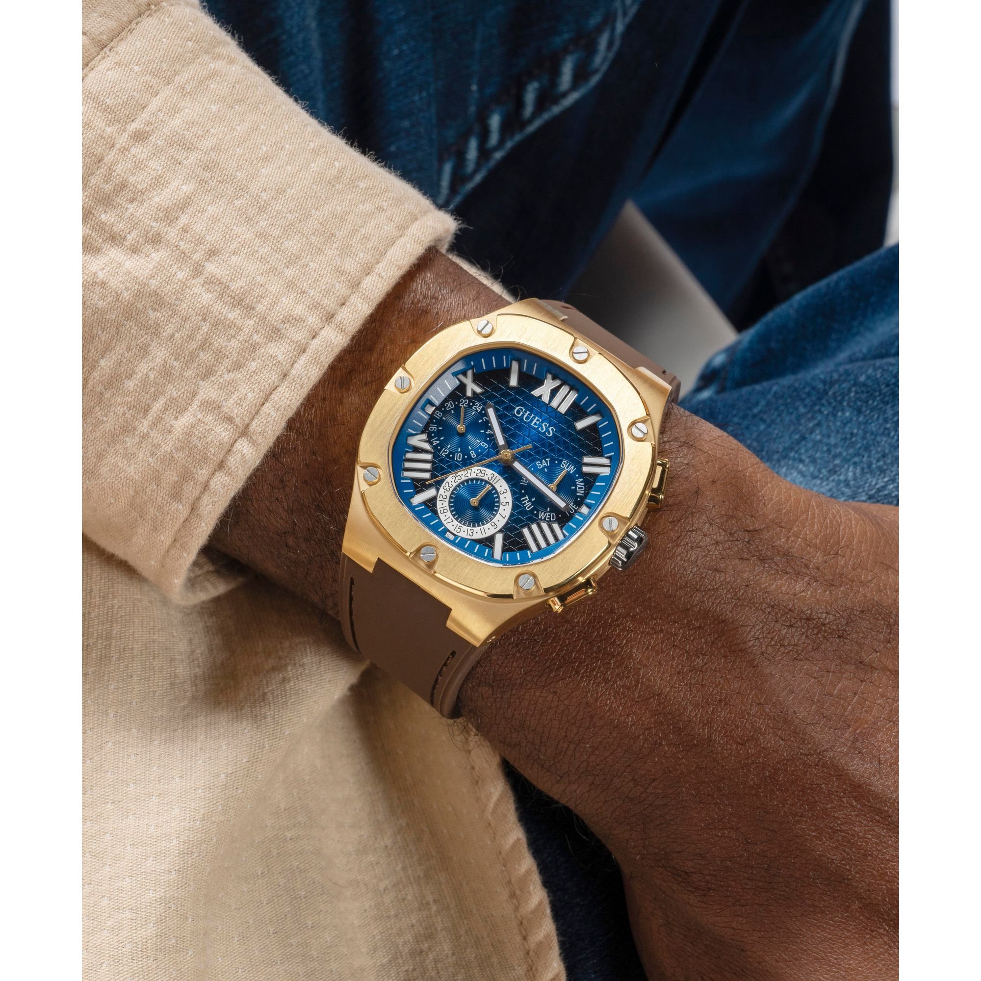 Relógio Guess Masculino Quadrado Multifunção Dourado Dourado 3