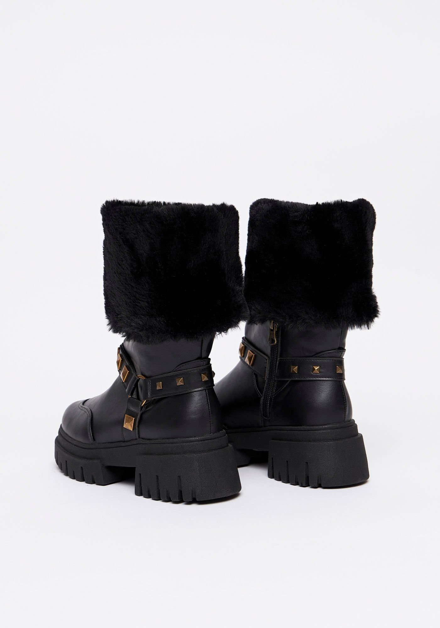 Bota Cano Baixo com Pelo Branco 4