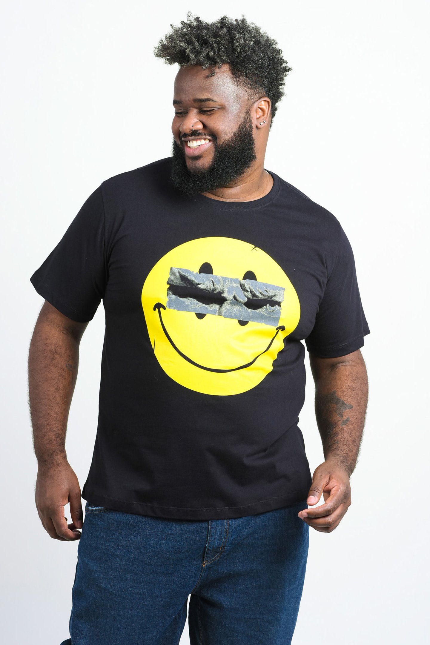 Camiseta estampa quadricomia smile plus size preto