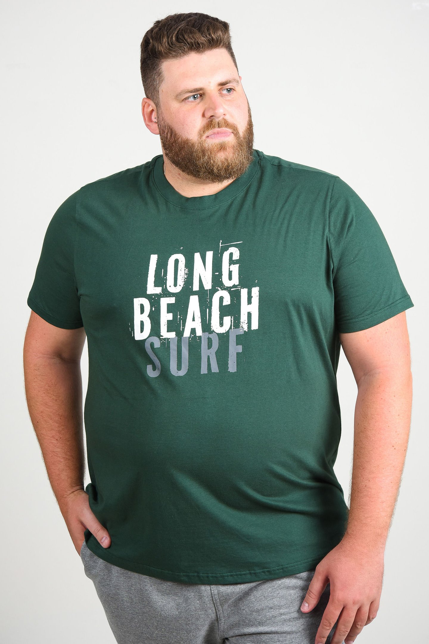 Camiseta com estampa long beach plus size verde militar
