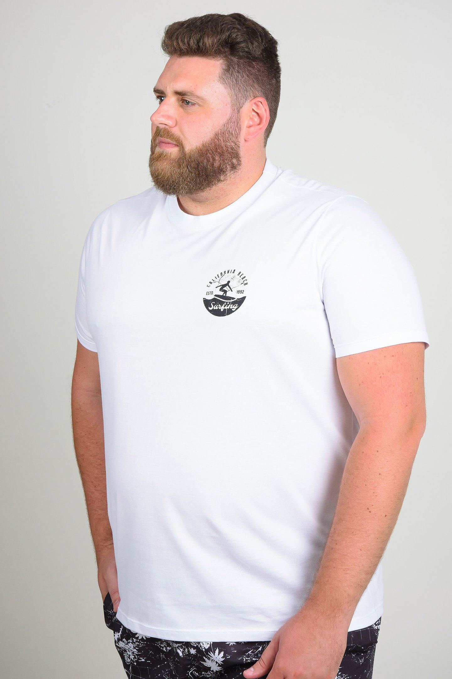 Camiseta com estampa surf plus size branco