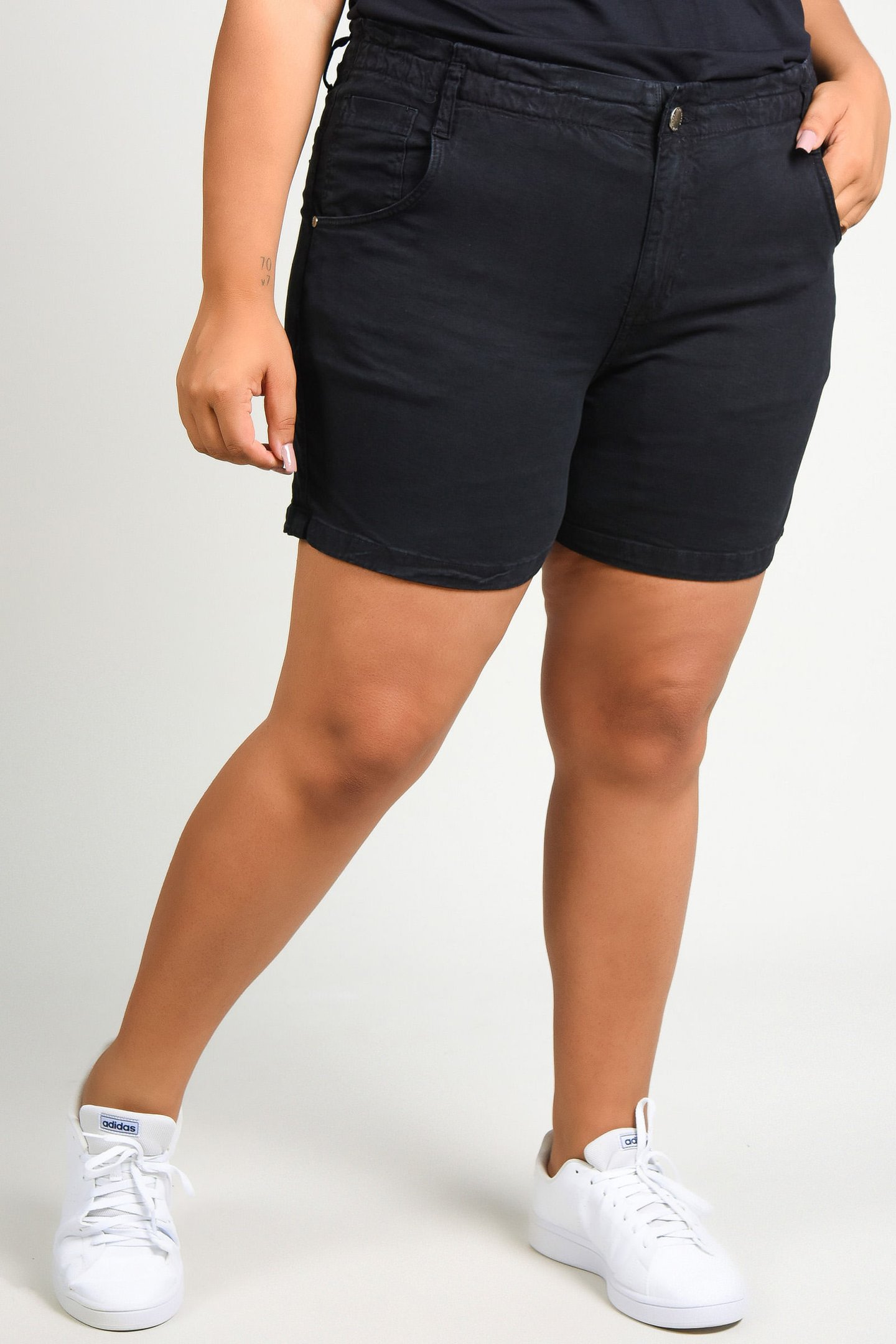 Shorts de sarja com elastano plus size preto