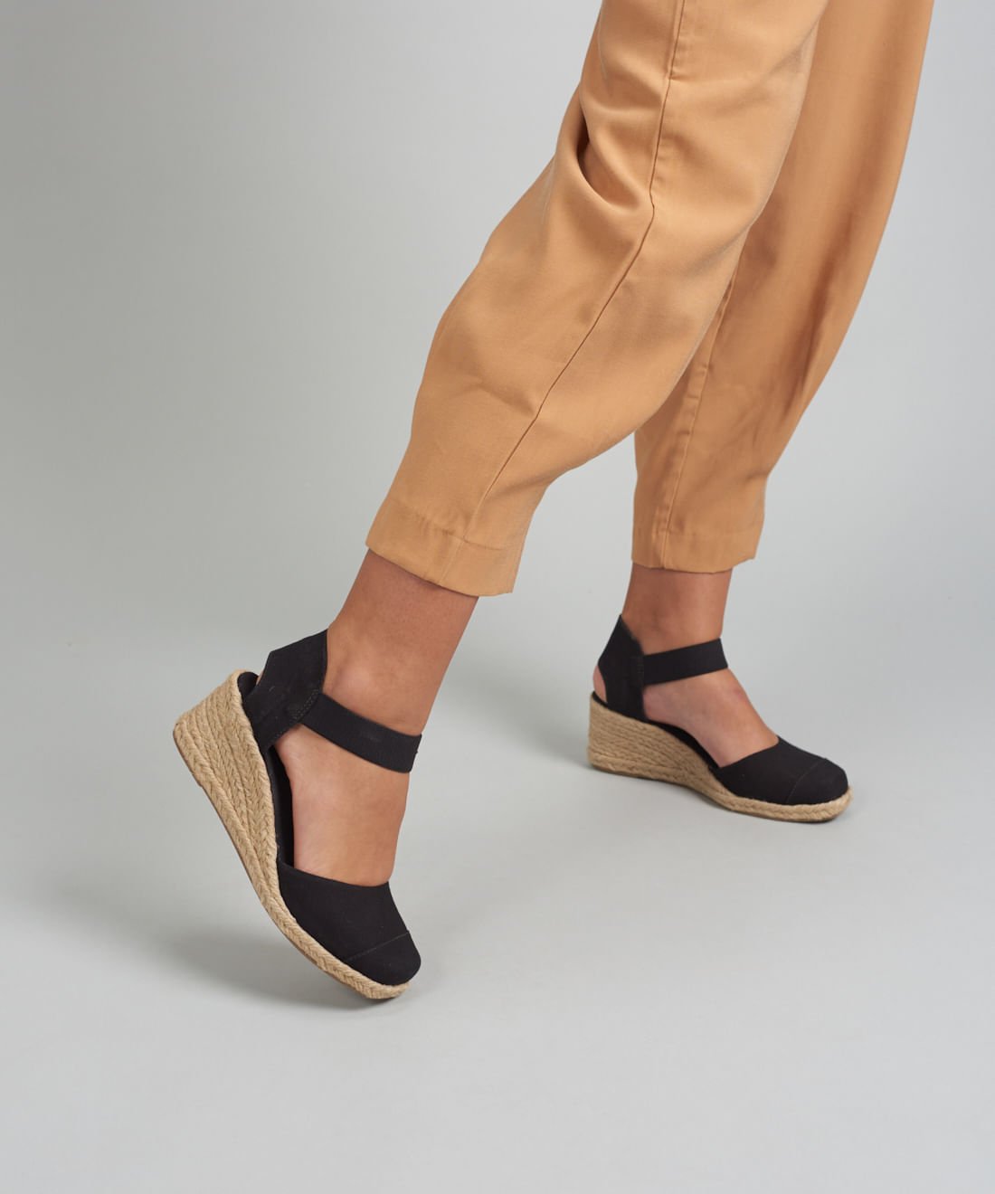 Anabela Fechada Elastico - Preto Preto 5