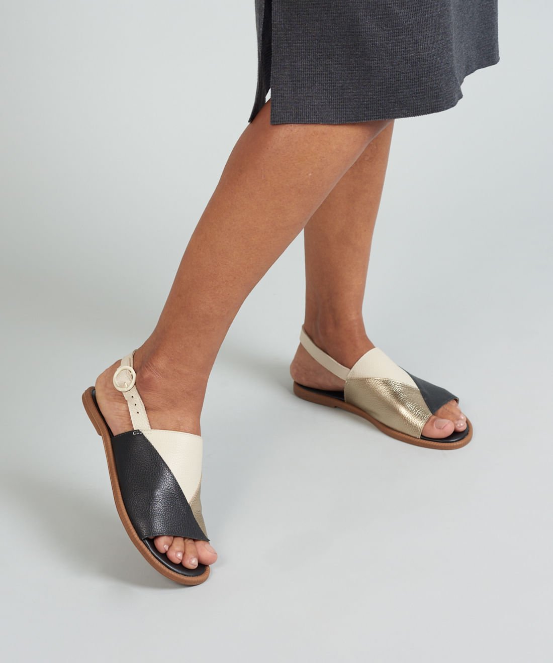 Rasteira Fechada Recortes - Preto/Off White Preto/Branco 1