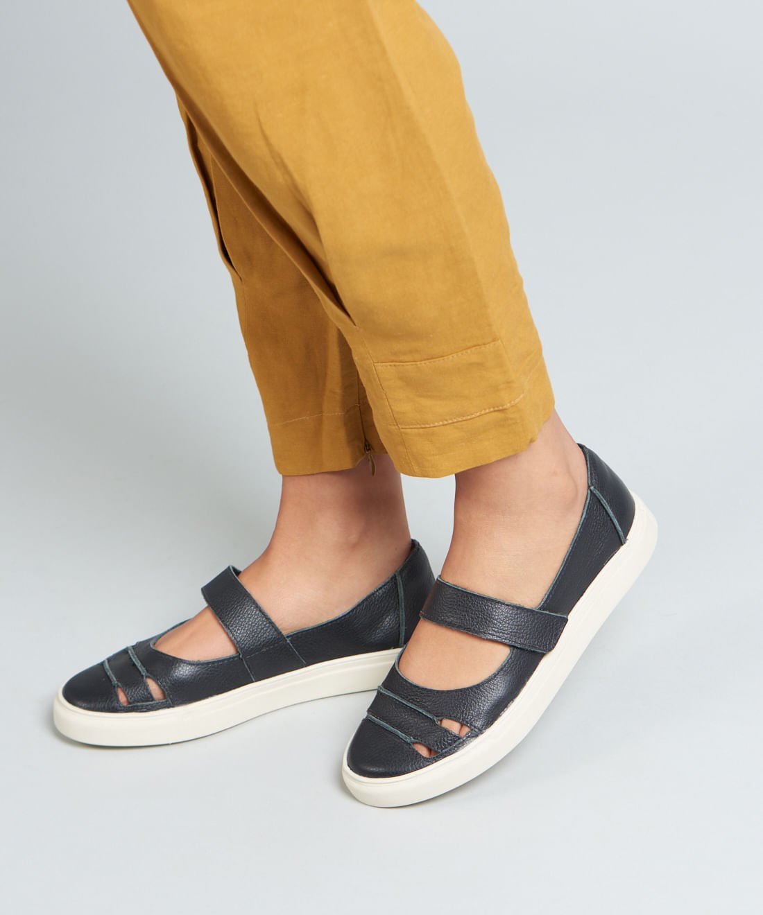 Sapatilha Aberta Recortes - Preto Preto 5