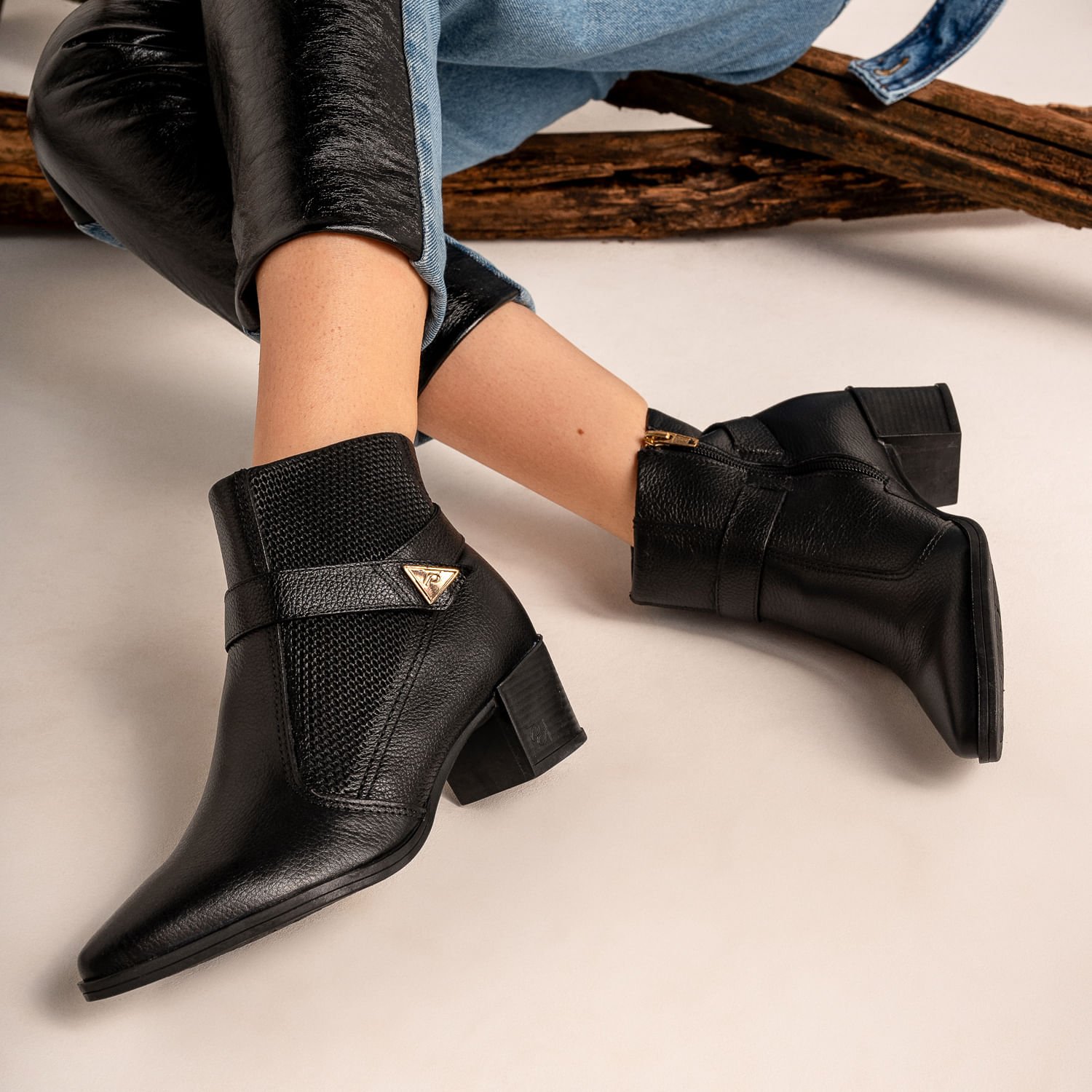 Bota Pegada Feminina em Couro Preto 280507-05 Preto 2