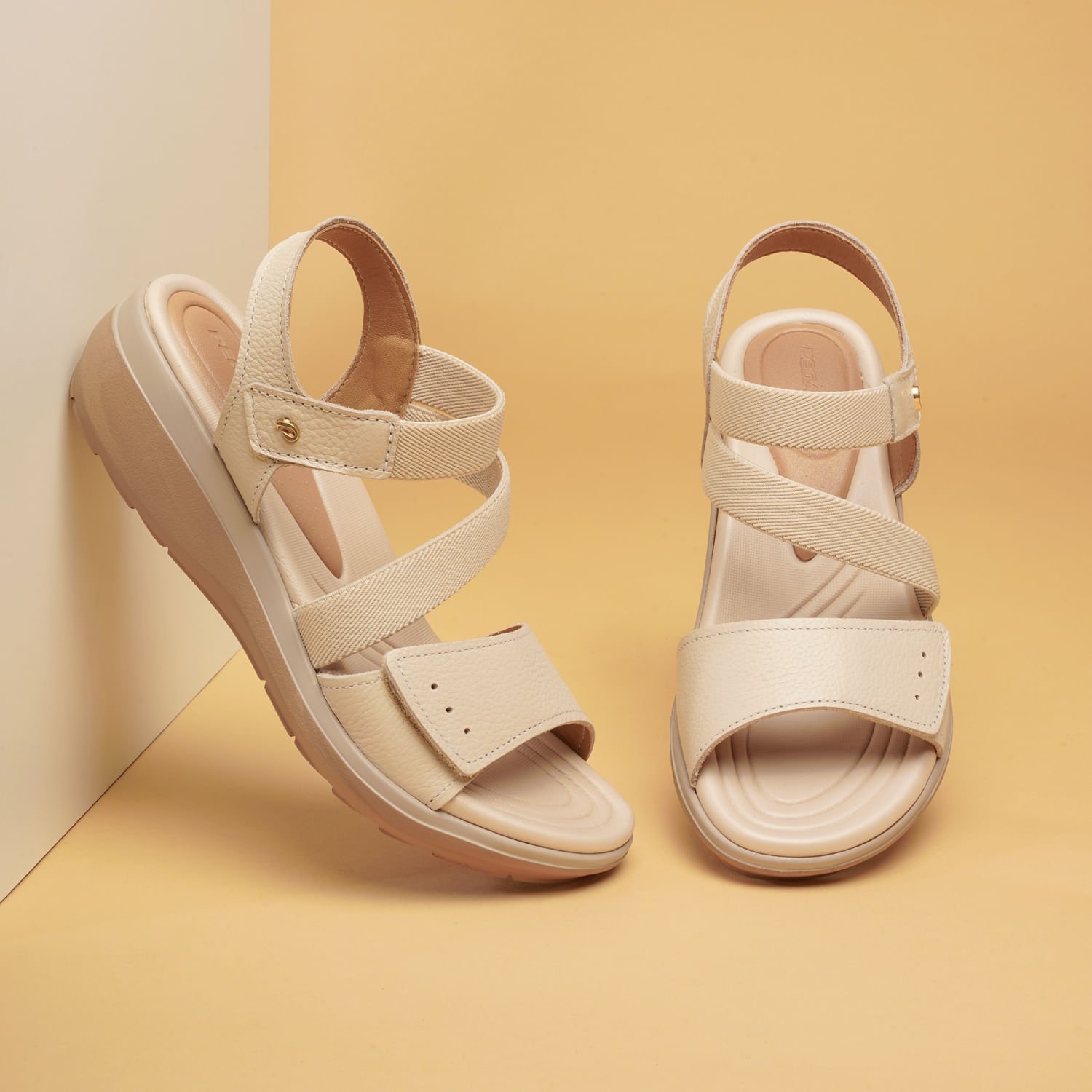 Sandália Pegada Feminino em Couro Off White 232711-01 Bege 2