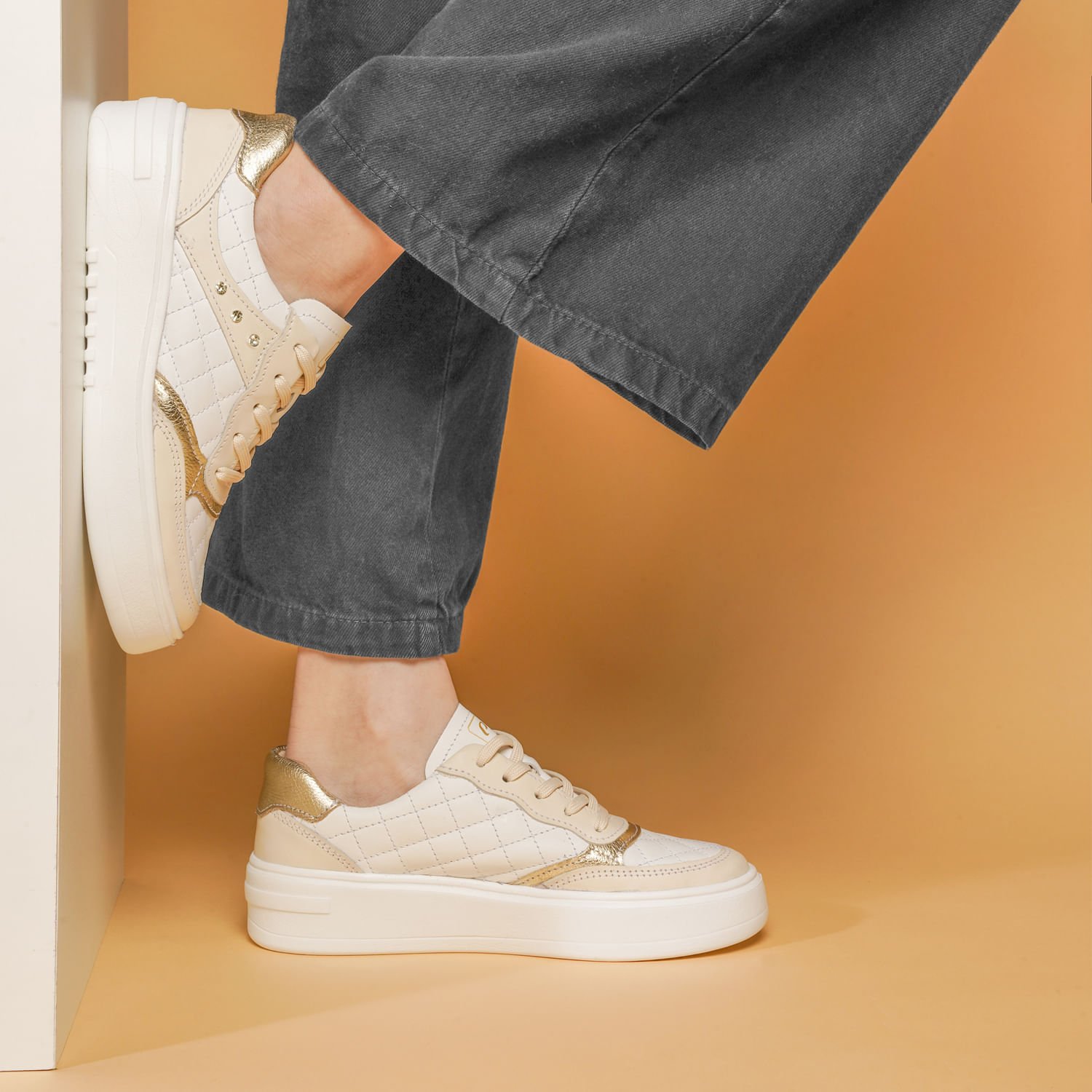 Tênis Pegada Feminino em Couro Branco 213105-02 Branco/Dourado 2