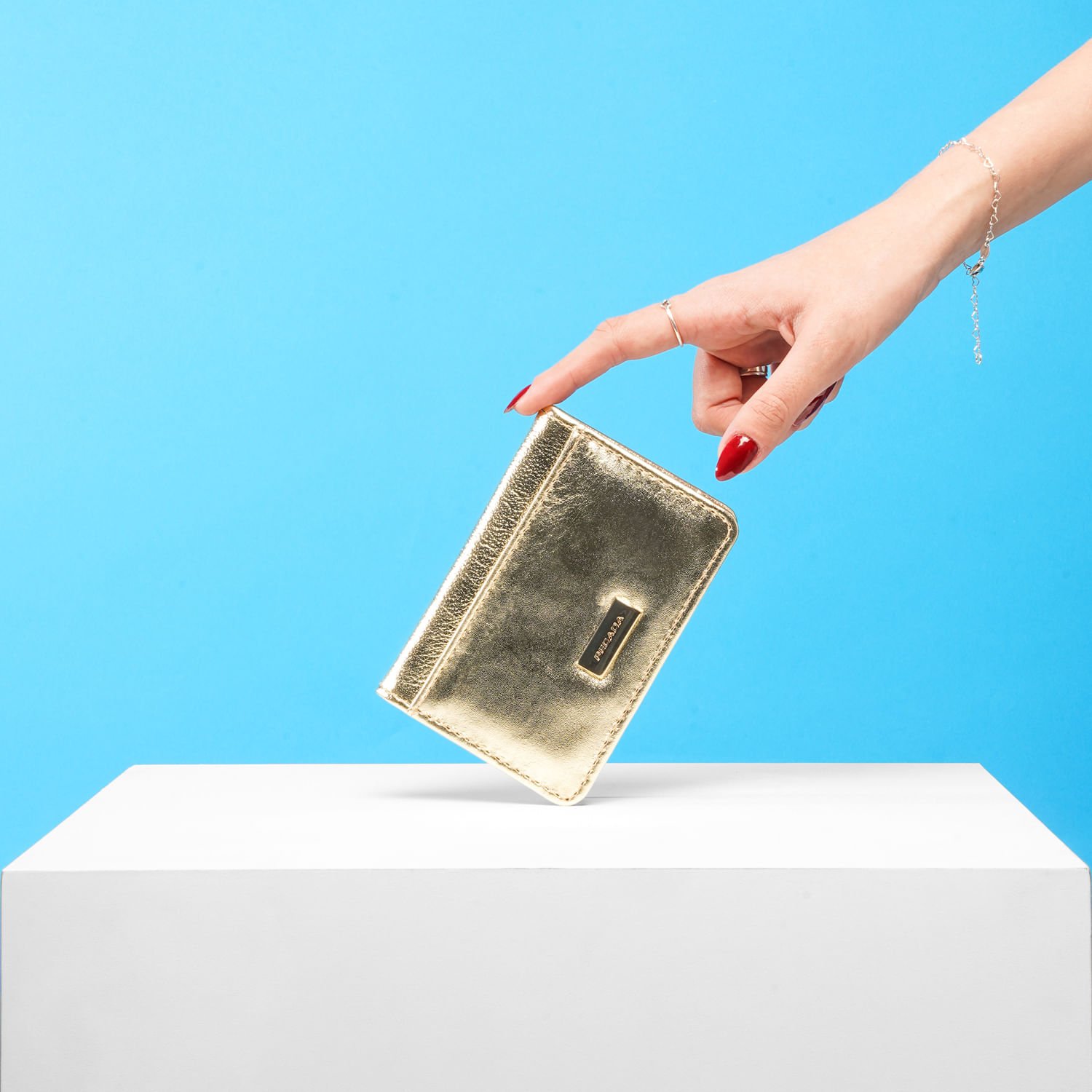 Carteira Pegada Feminina em Couro Ouro CA001305-04 Dourado 2