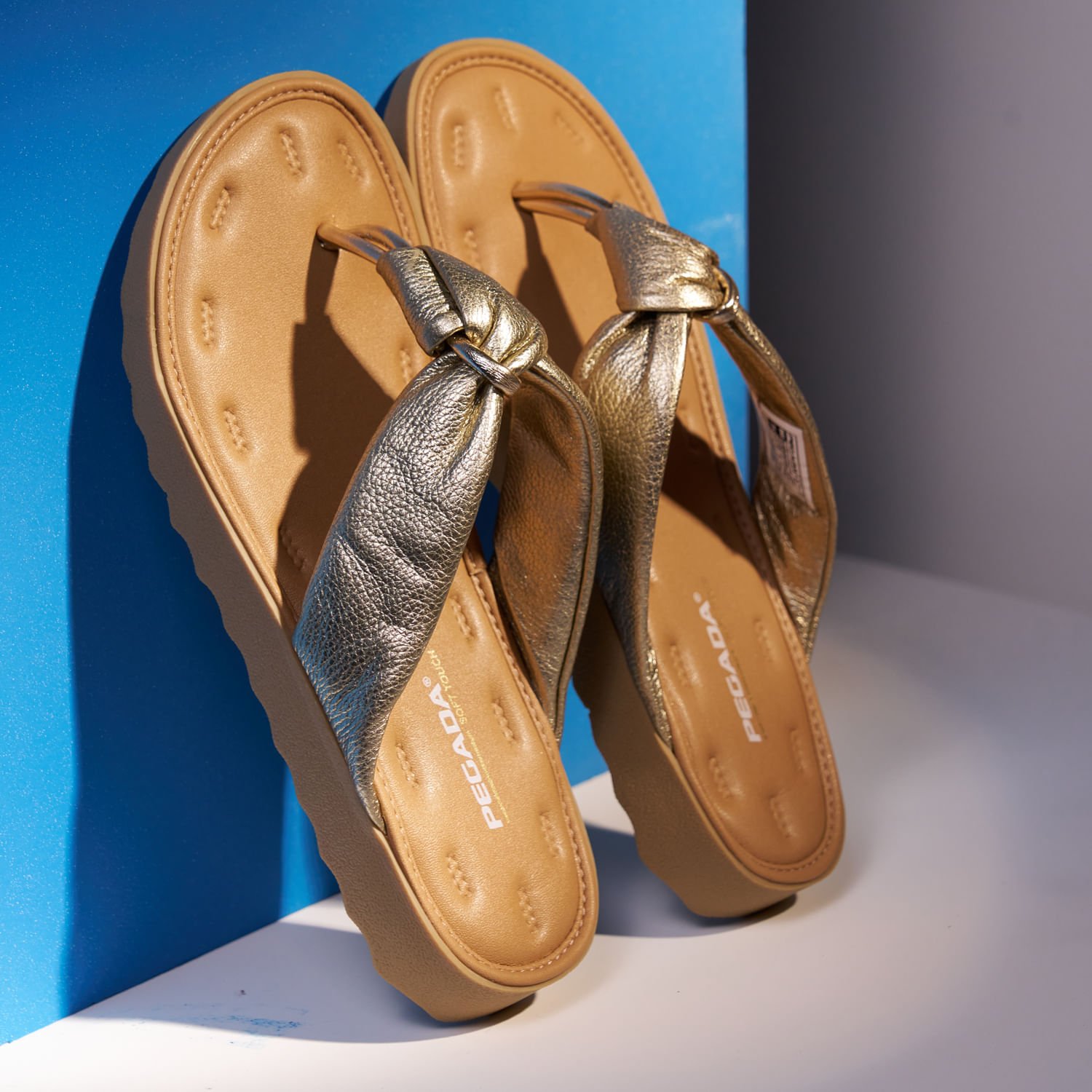 Chinelo Pegada Feminino em Couro Ouro 231402-01 Dourado 2