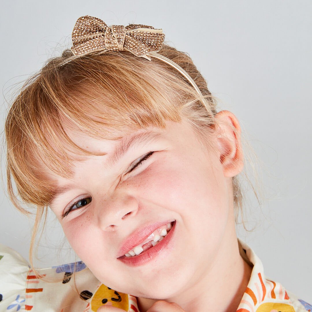Tiara Infantil Bibi Dourada com Laço e Brilho Dourado 2