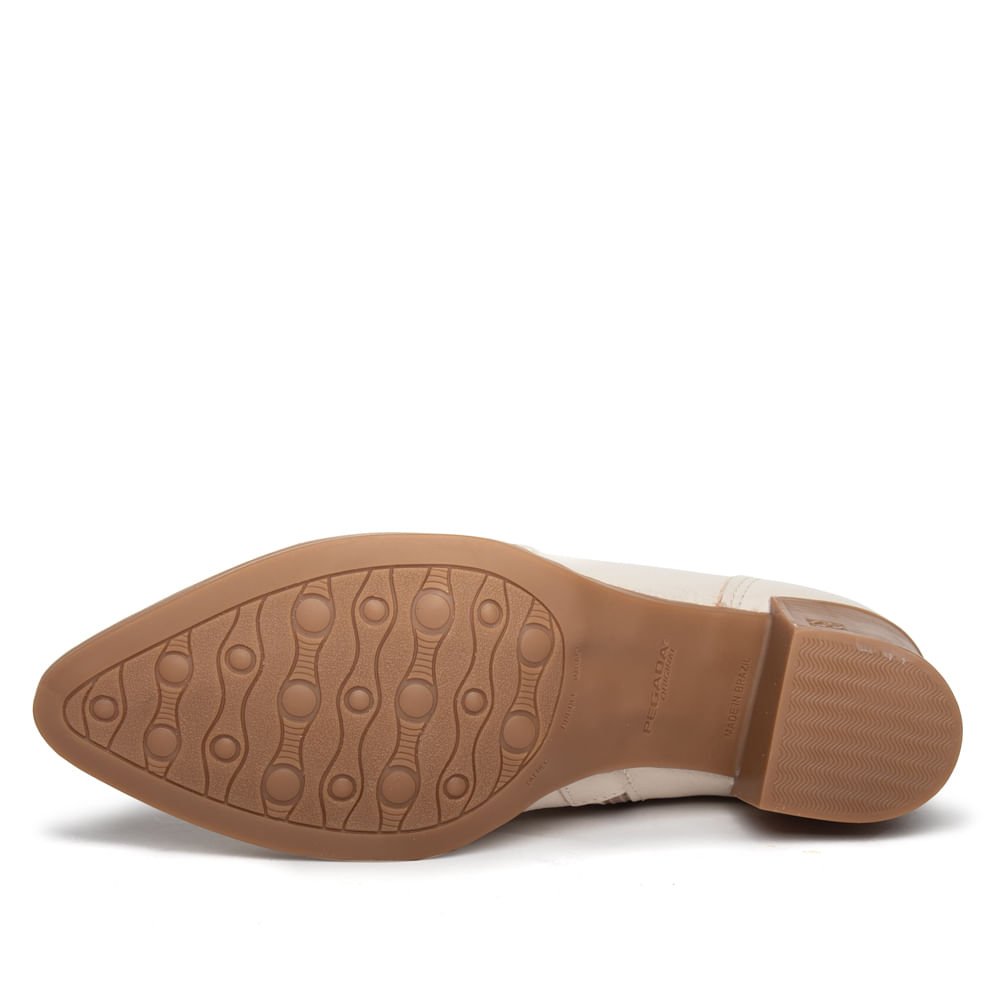 Bota Feminina Pegada Cano Curto em Couro com Bico Fino Creme Branco 2