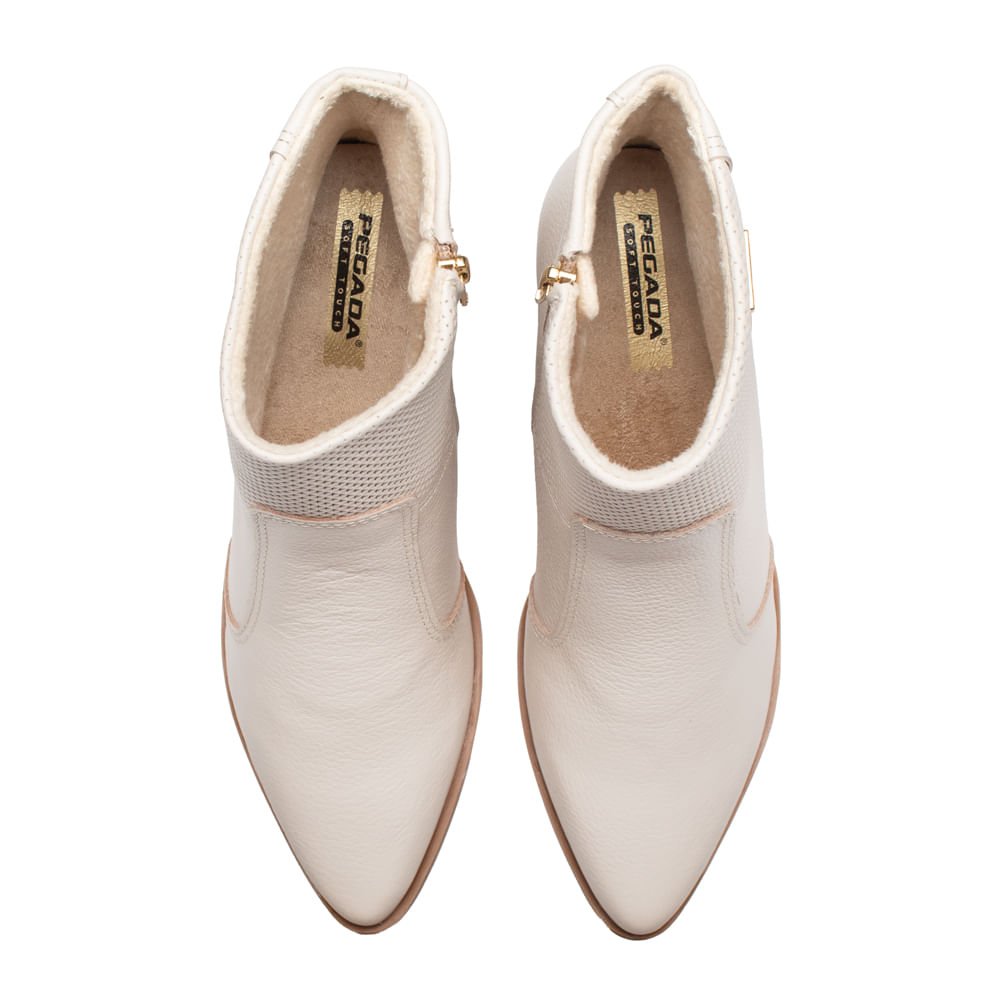 Bota Feminina Pegada Cano Curto em Couro com Bico Fino Creme Branco 4