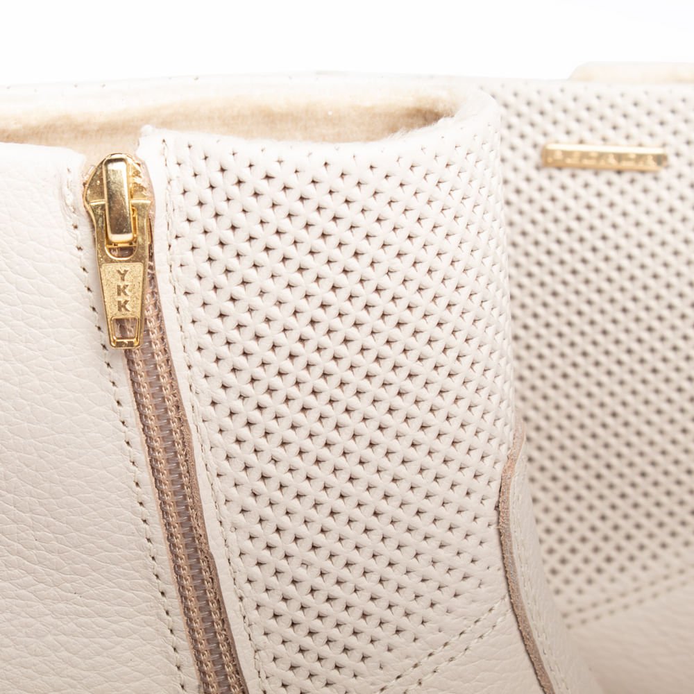 Bota Feminina Pegada Cano Curto em Couro com Bico Fino Creme Branco 5