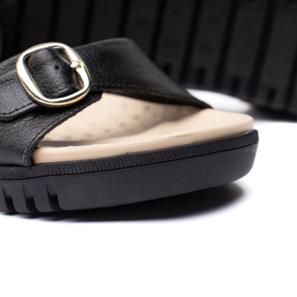 Sandália Feminina Comfortflex Papete em Couro com Fivela Preto Preto 6