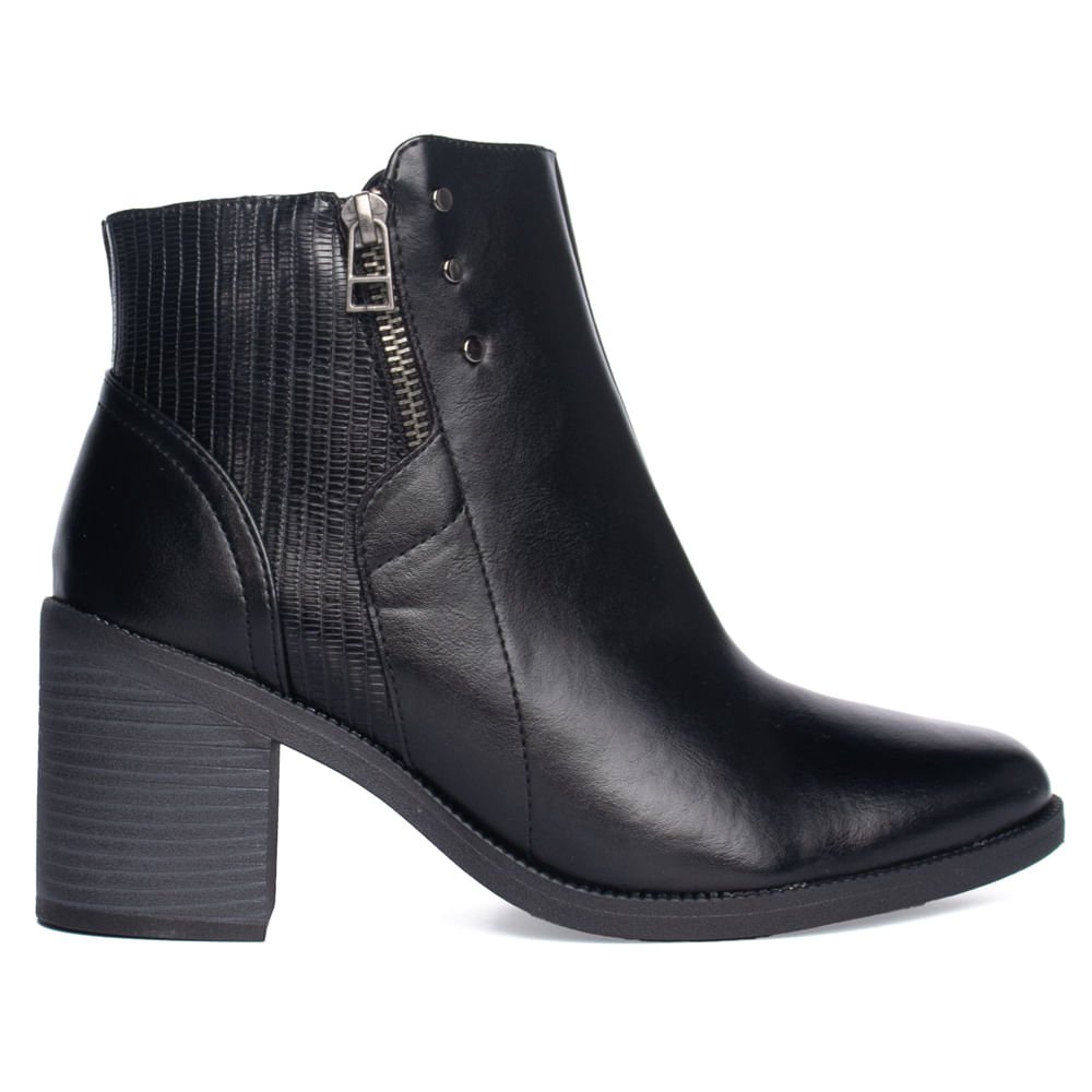 Bota Feminina Comfortflex com Detalhe Texturizado Preto
