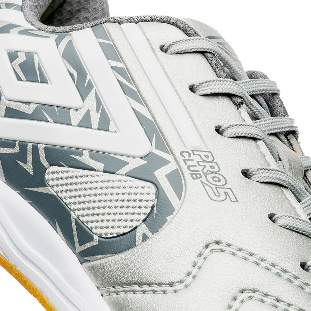 Chuteira Umbro de Futsal Pro 5 Bump Club Cinza/Branco Cinza/Branco 5