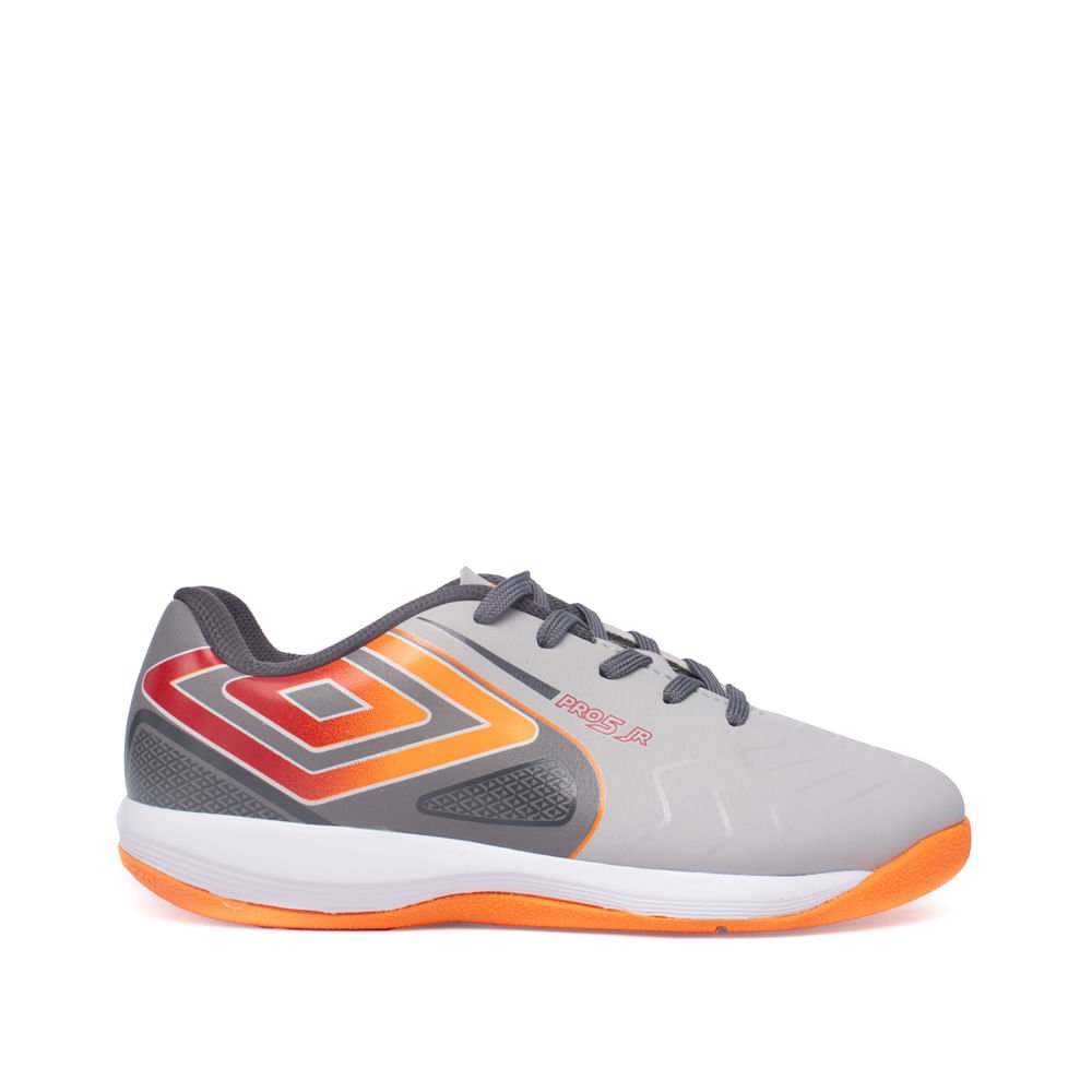 Chuteira Infantil Futsal Umbro Pro 5 Cinza/Laranja/Vermelho