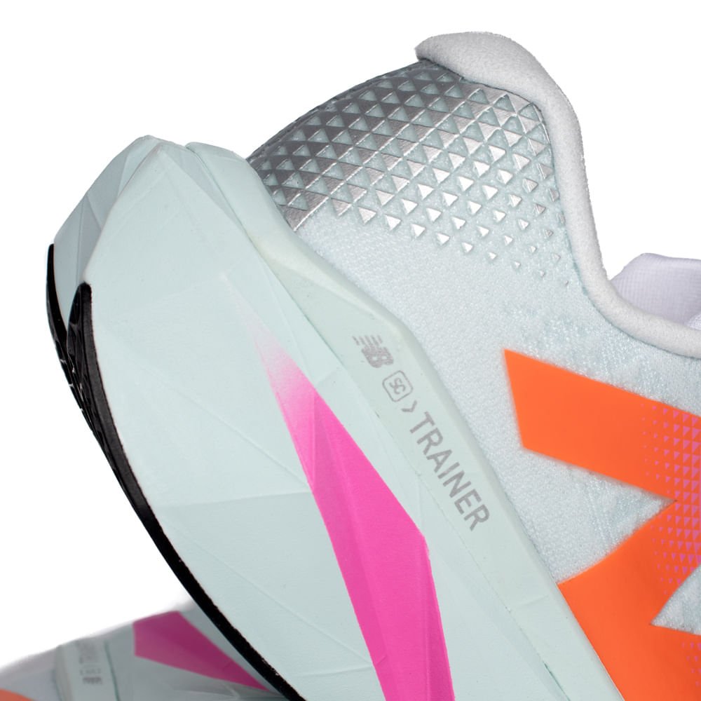 Tênis Feminino New Balance FuelCell V3 Verde Claro/Rosa Verde Claro 7