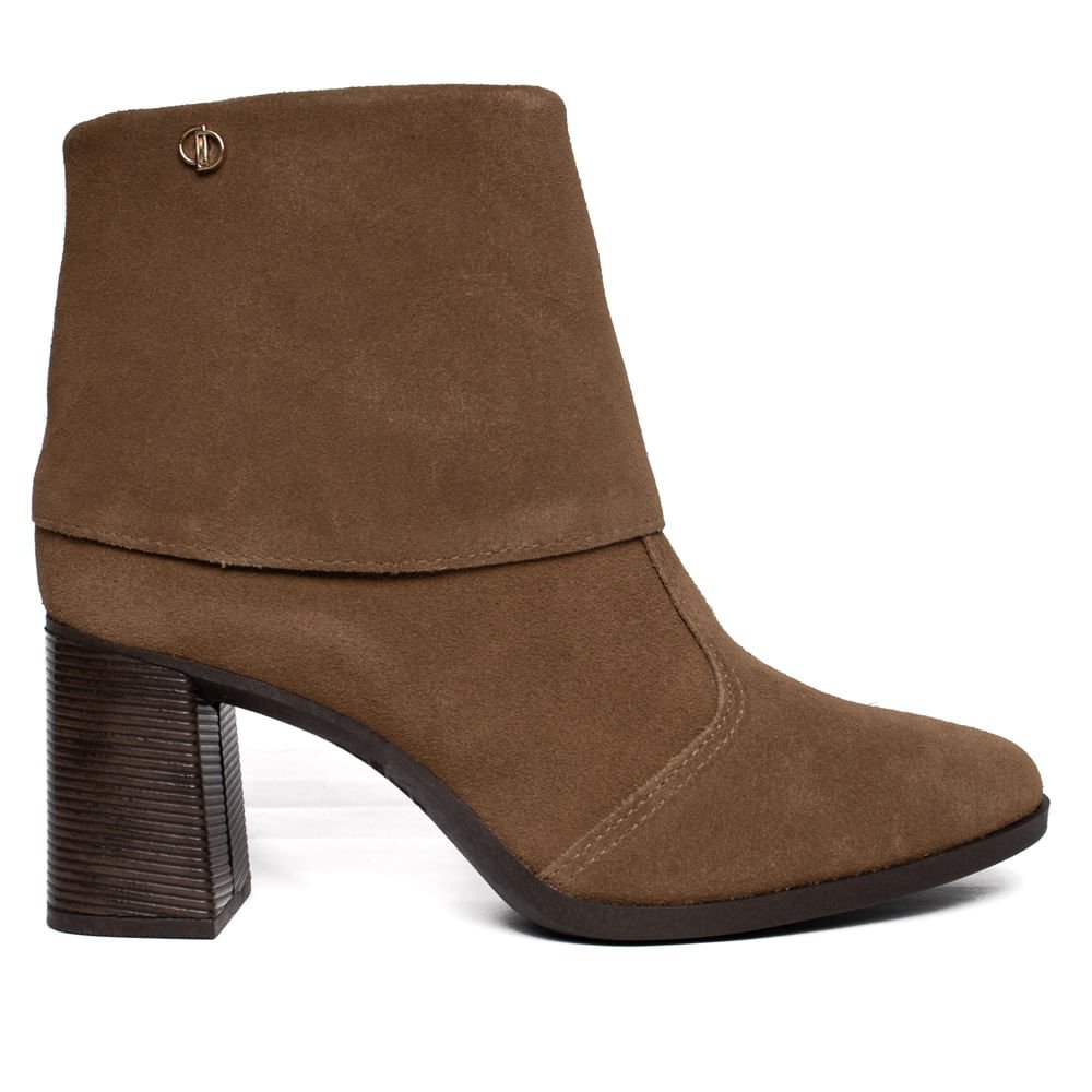 Bota Feminina Dakota Cano Curto Couro Camurça Marrom