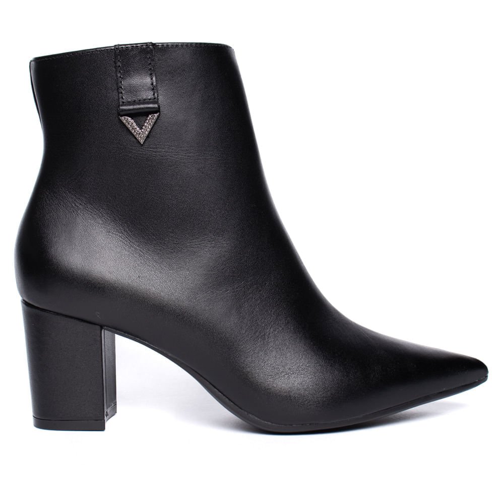 Bota Feminina Via Marte Bico Fino Em Couro Preto