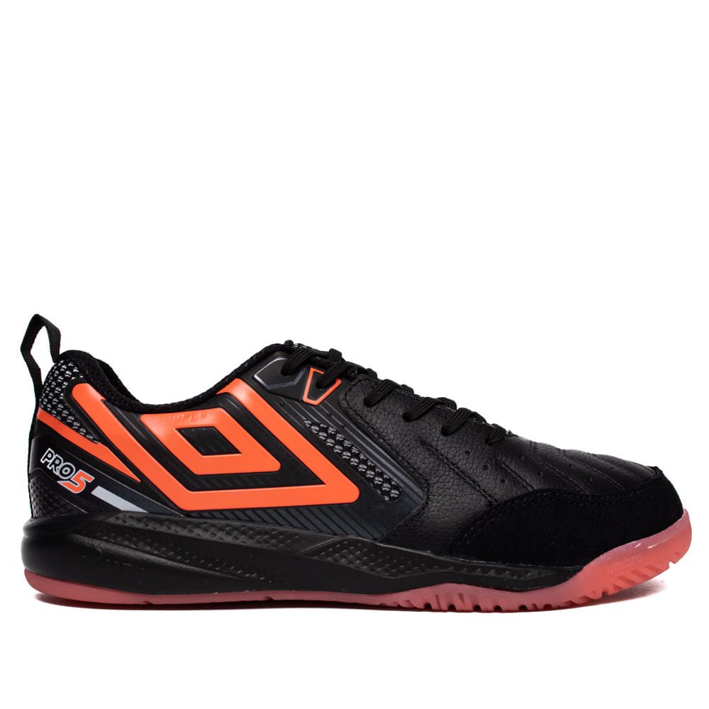 Chuteira Masculina Umbro Pro 5 Bump Futsal Preto/Coral
