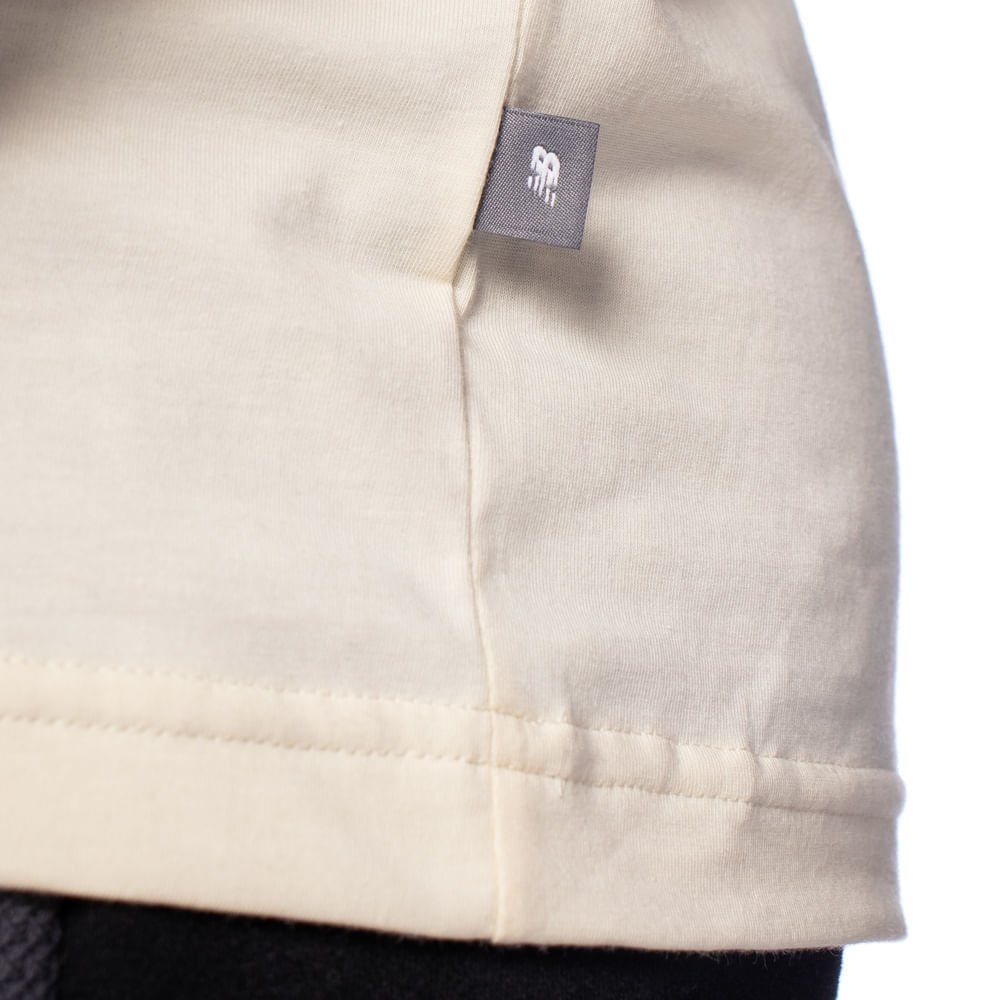 Camiseta Masculina New Balance Reimagined Logo Creme/Vinho Bege 2