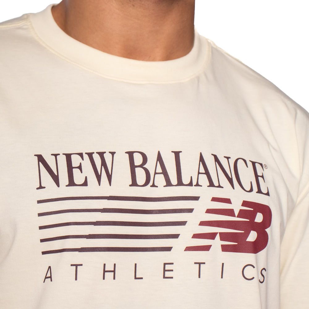 Camiseta Masculina New Balance Reimagined Logo Creme/Vinho Bege 4