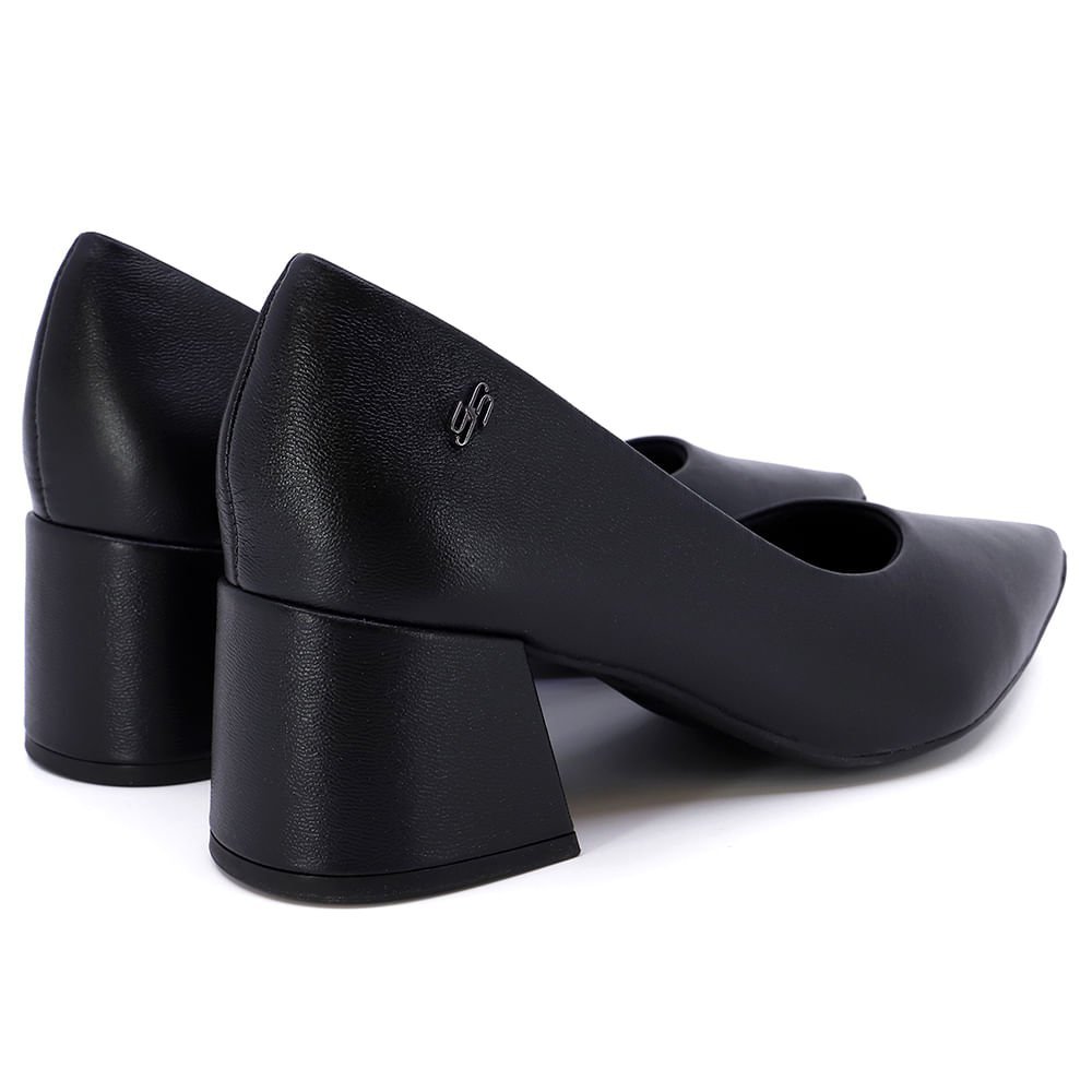 Scarpin Preto Bico Fino Couro Básico Preto 3
