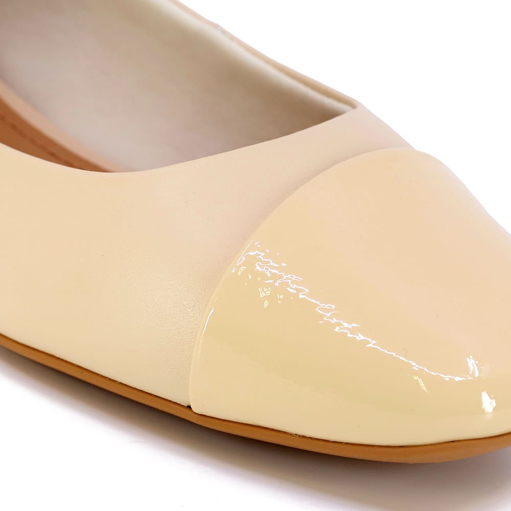 Sapatilha Bege Couro Detalhe Verniz Bege 4