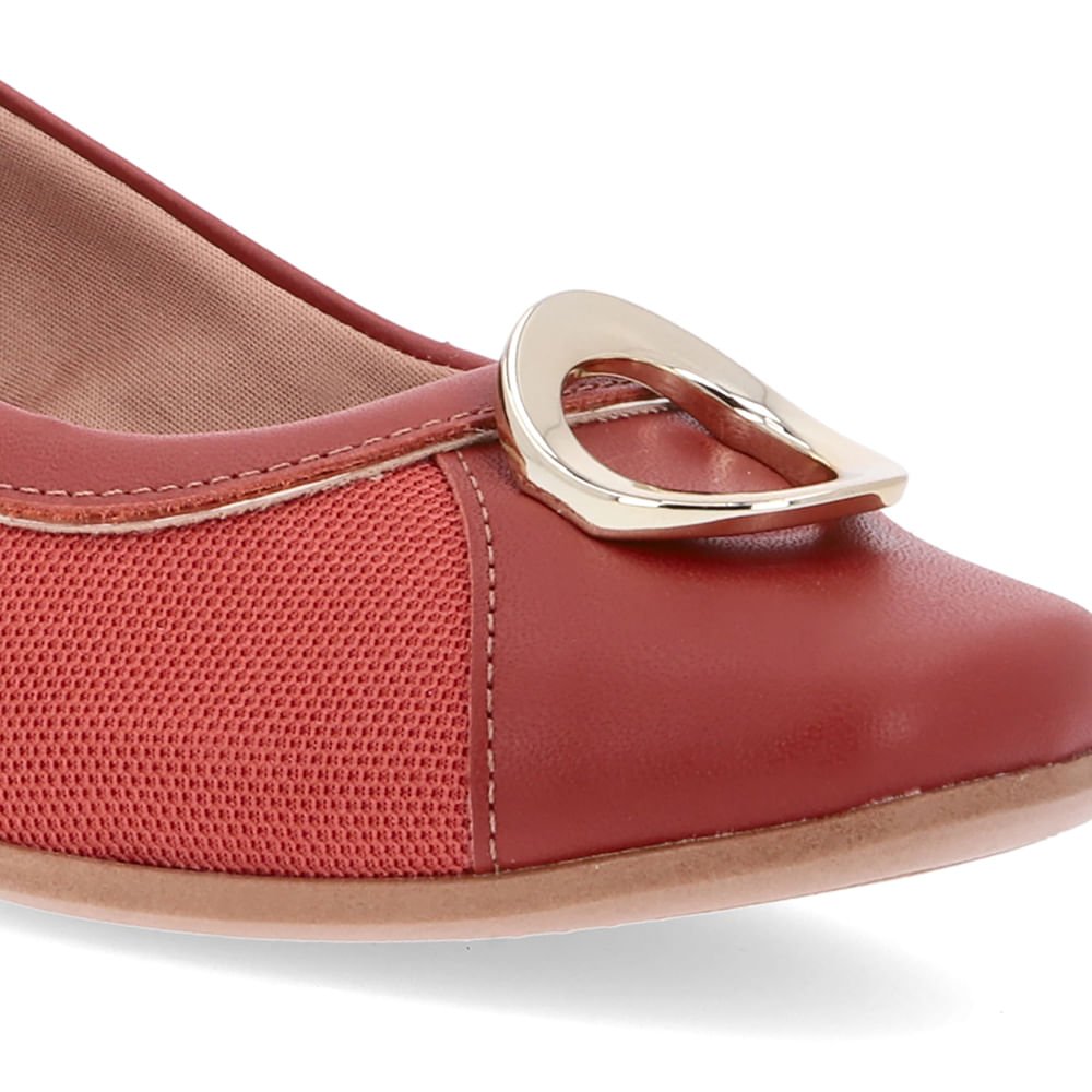 Scarpin Marrom Salto Bloco Couro Detalhe Dourado Marrom 4