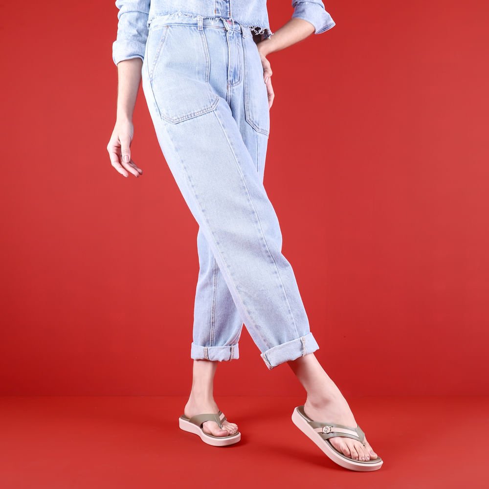 Chinelo Salto Plataforma Couro Verde Detalhe Monograma Verde 4