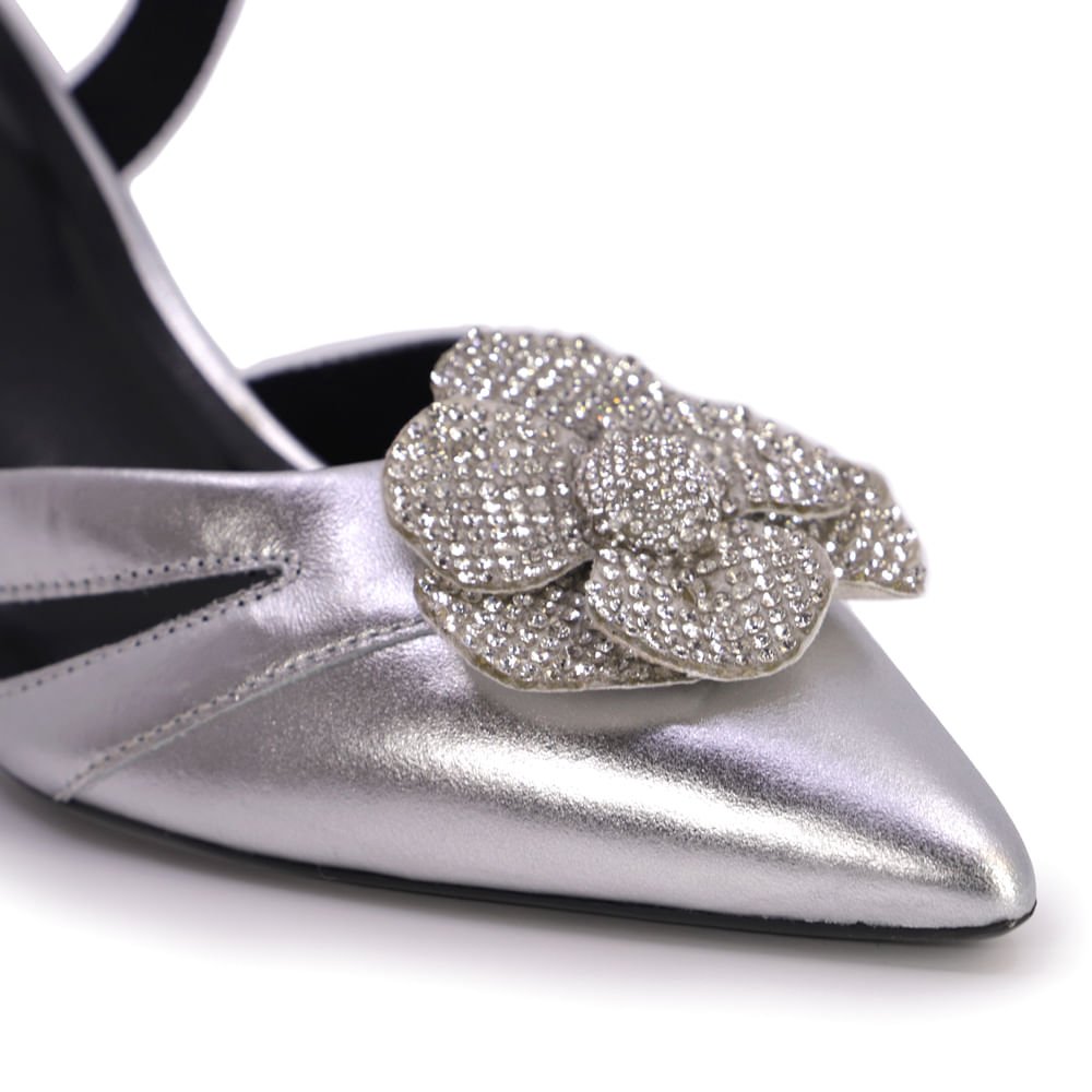 Scarpin Bico Fino Couro Metalizado Prata Strass Prata 4
