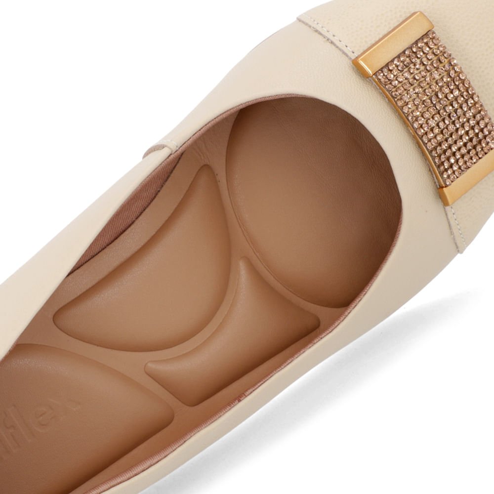 Scarpin Bege Couro Bico Quadrado Enfeite Bege 4