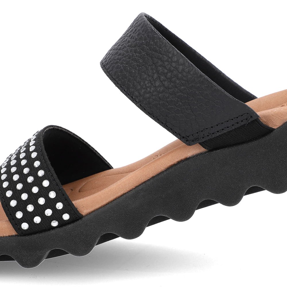 Tamanco Preto Rasteiro Couro Detalhe Brilho Preto 4