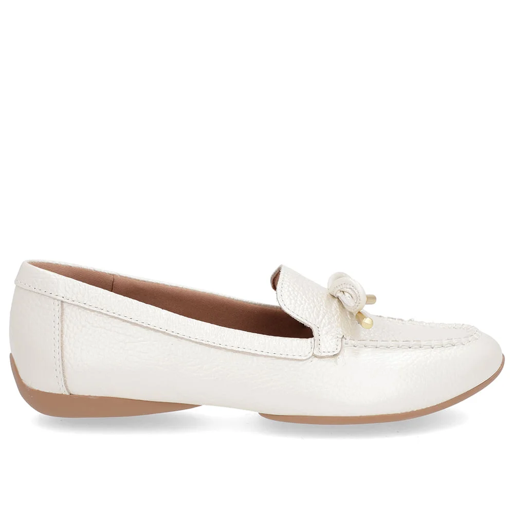 Mocassim Off-White Couro Enfeite Laço