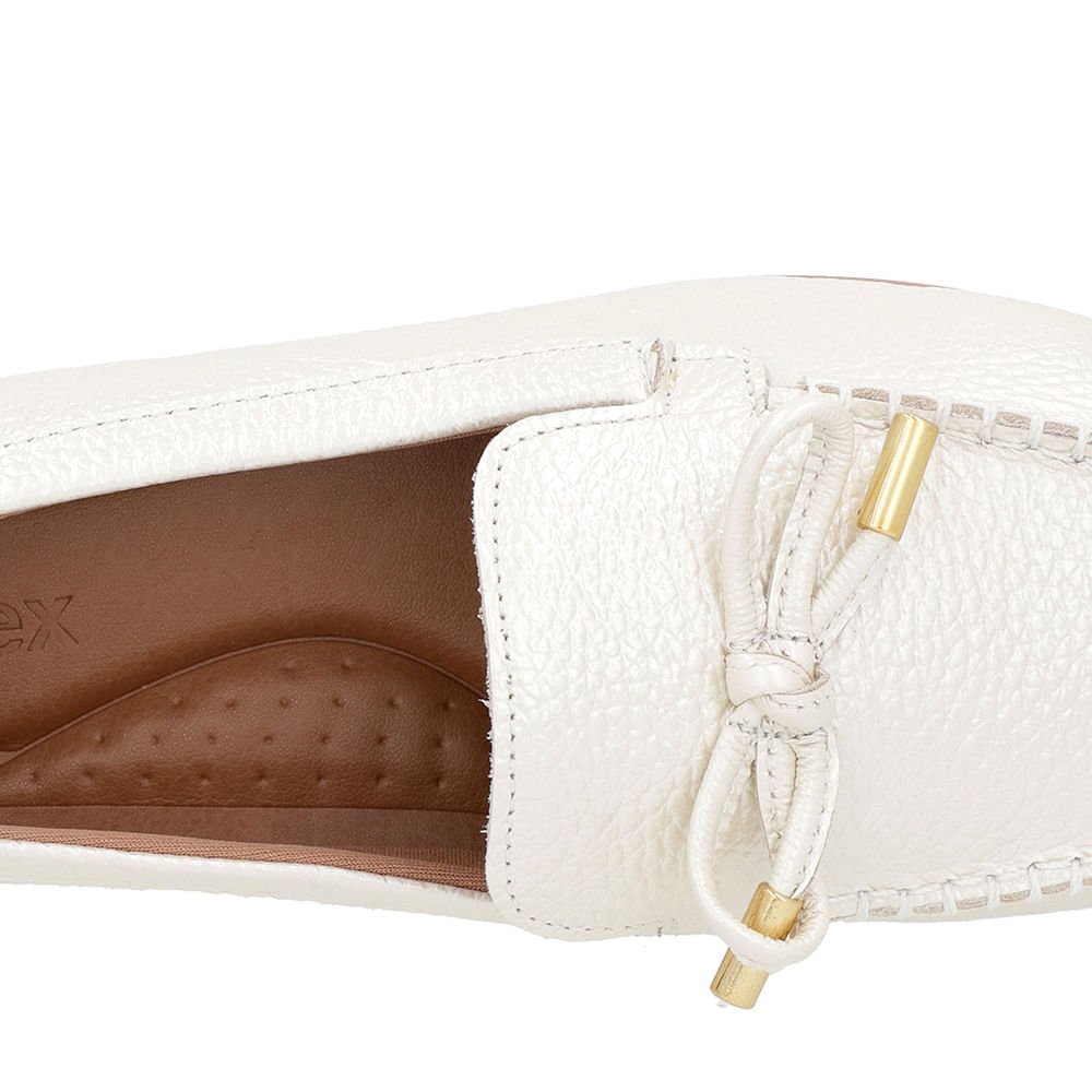 Mocassim Off-White Couro Enfeite Laço Branco 4