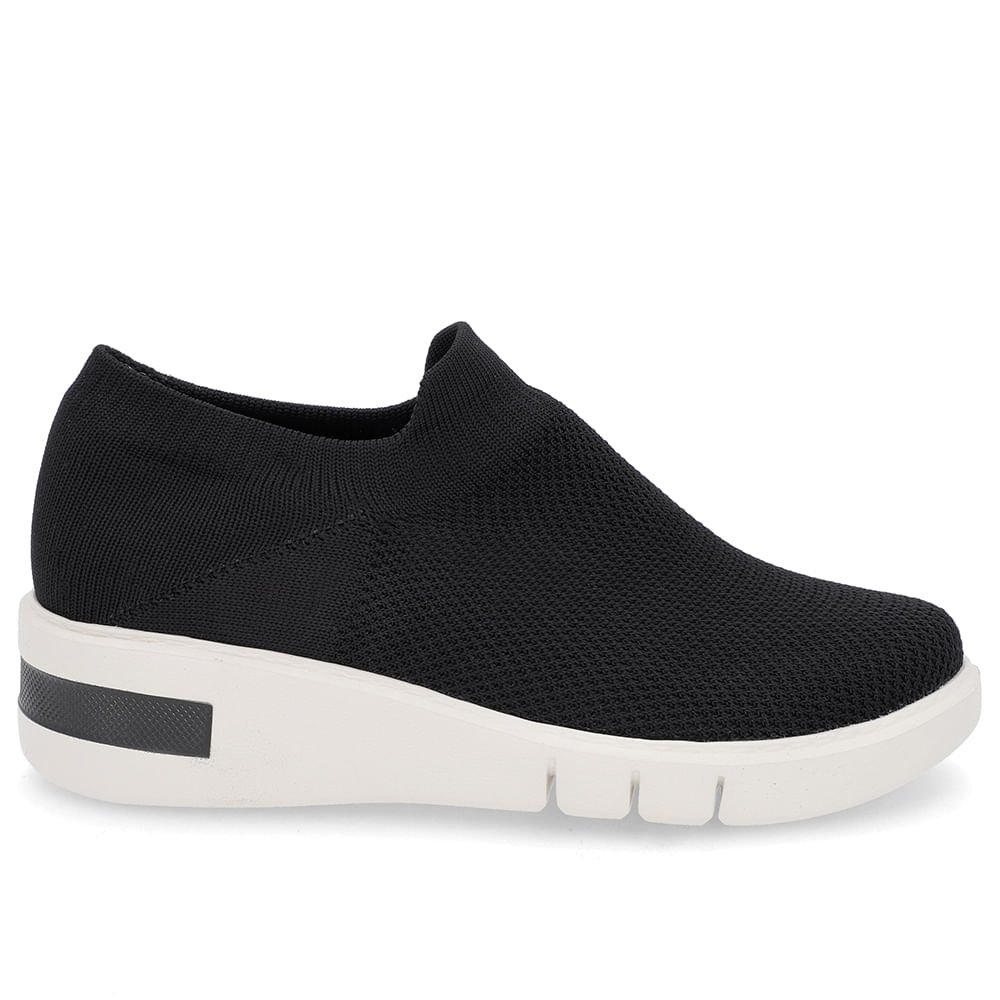 Tênis Preto Tricot Detalhe Sola