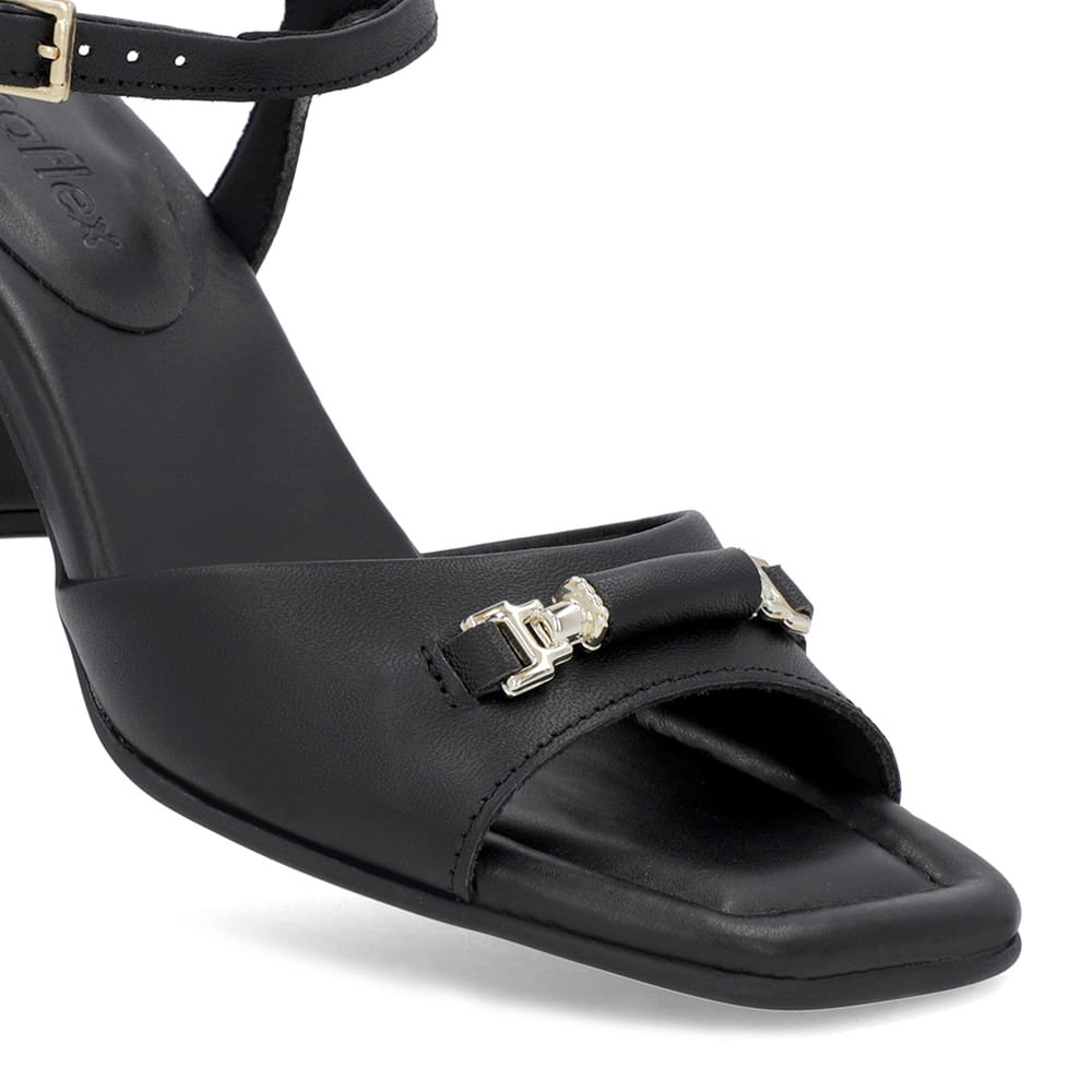 Sandália Salto Bloco Preta Couro Bico Quadrado Enfeite Preto 4