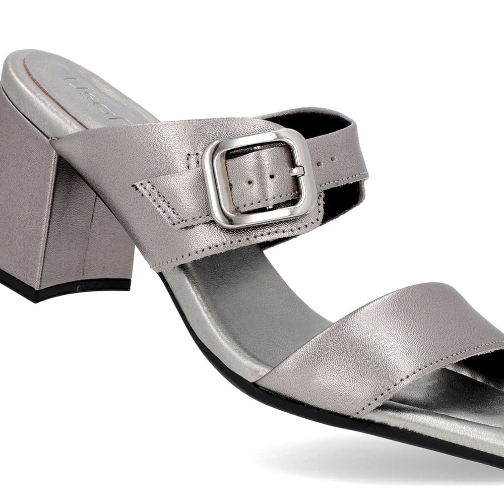 Tamanco Salto Bloco Couro Metalizado Aço Bico Quadrado Fivela Cinza 4