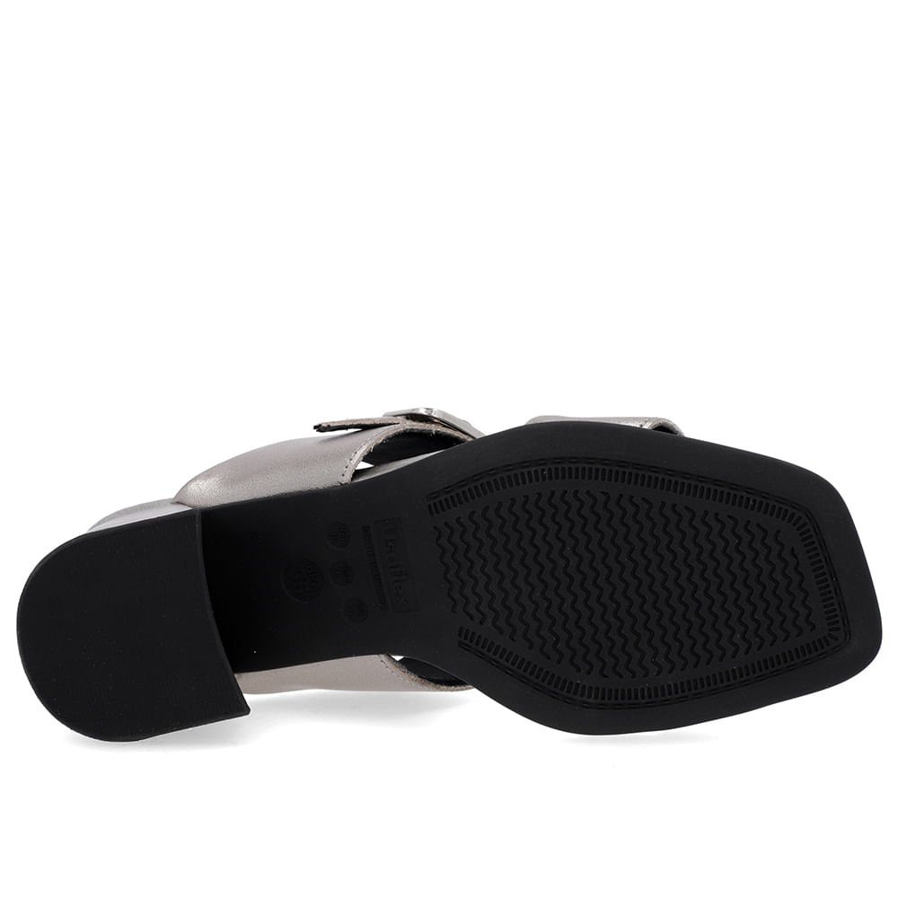 Tamanco Salto Bloco Couro Metalizado Aço Bico Quadrado Fivela Cinza 5