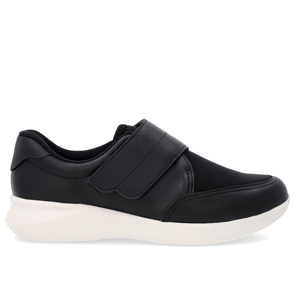 Tênis Casual Preto Couro Detalhe Elastano