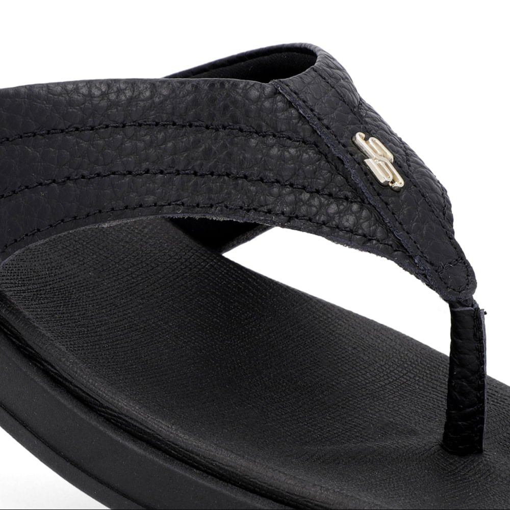 Chinelo Baixo Couro Preto Costura Enfeite Preto 4