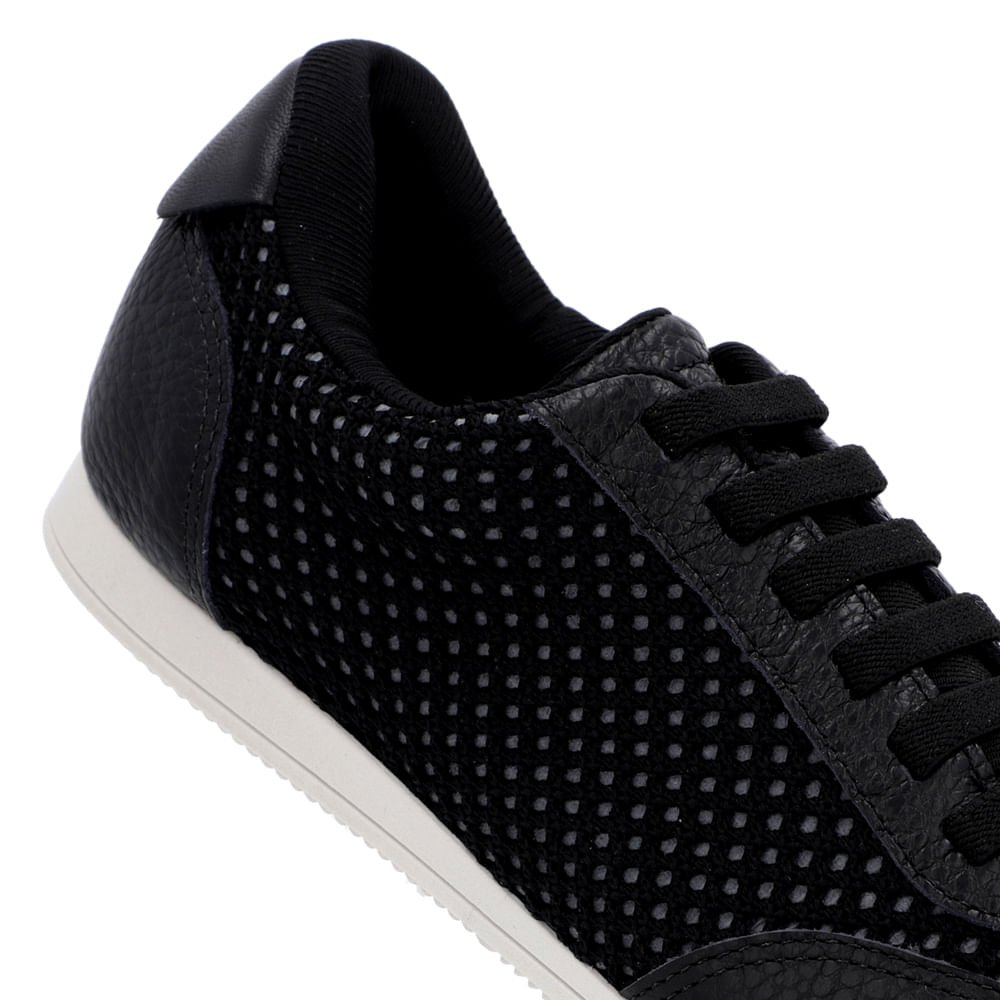 Tênis Básico Preto Tecido Detalhe Couro Preto 4