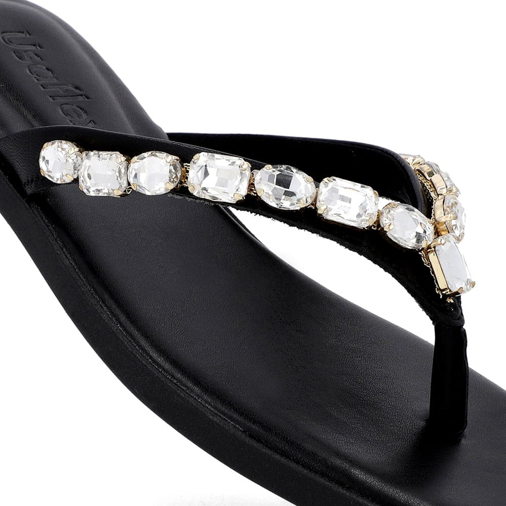 Chinelo Salto Rasteiro Couro Preto Enfeite Preto 4